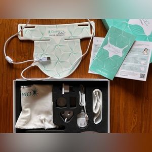 Omnilux contour neck and décolleté. Lightly used, like new, in box.